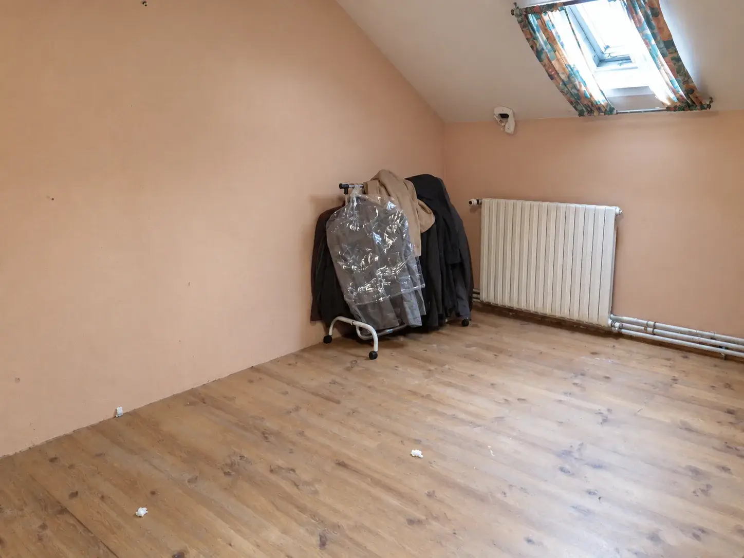Rénovation d'une chambre d'enfant sous combles, avant travaux