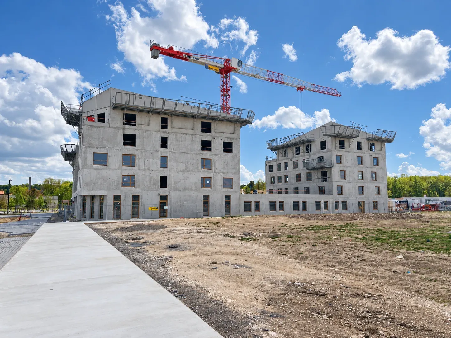 Hôtel hospitalier à Amiens en construction, structure en béton et grue