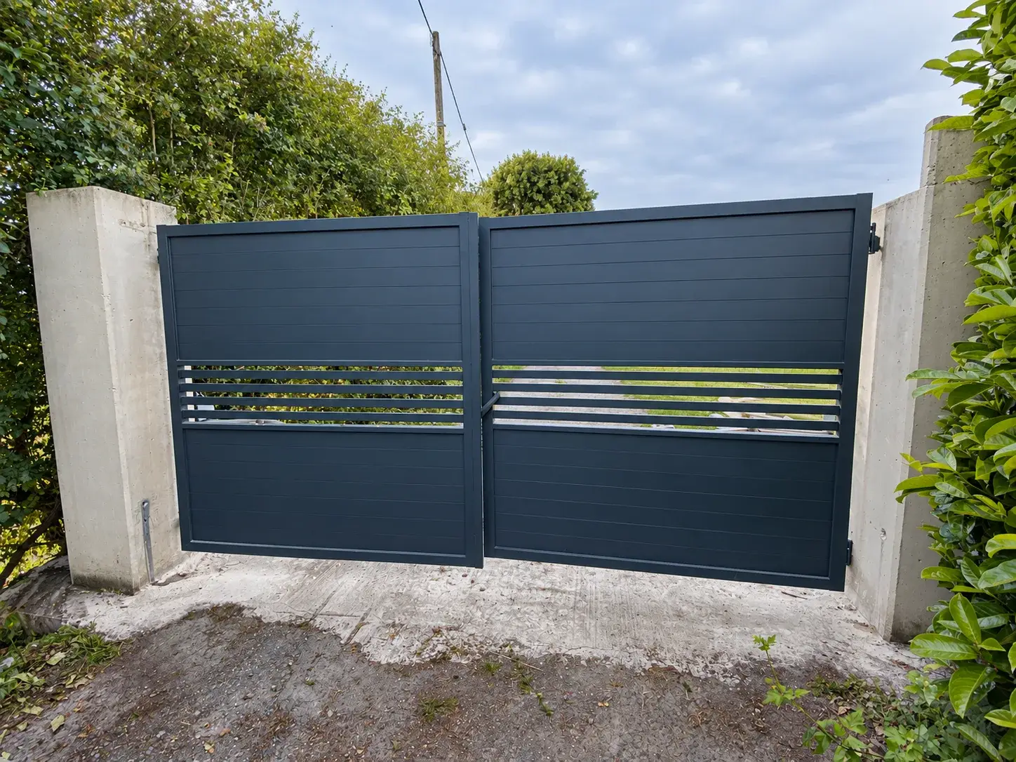 Remplacement d'un portail battant en aluminium, après travaux