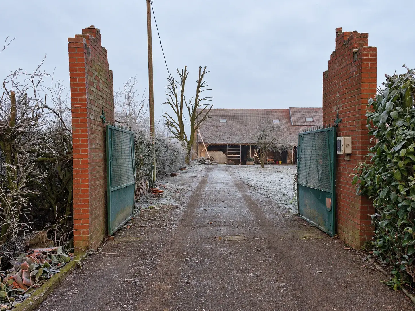 Remplacement d'un portail battant en aluminium, avant travaux